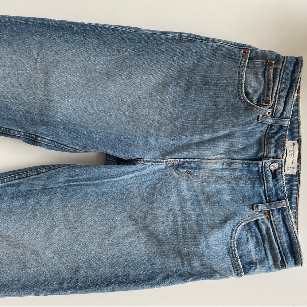 NWOT A&F Mom Jeans